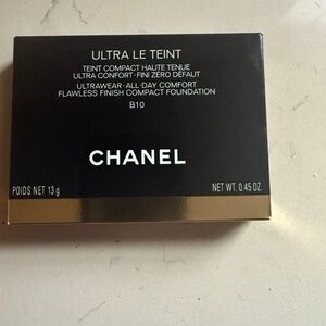 CHANEL -Flawless Finish Compact Foundation B-10